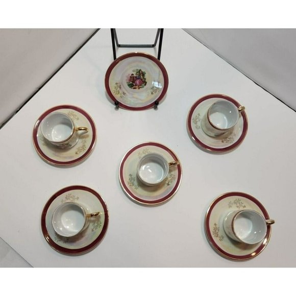 Vtg Laurel Shield Tea Cups and Saucers with Gold Accents Set of 5 in Box - Picture 4 of 16